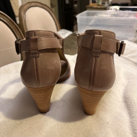 Sandals - Picture 3 of 5